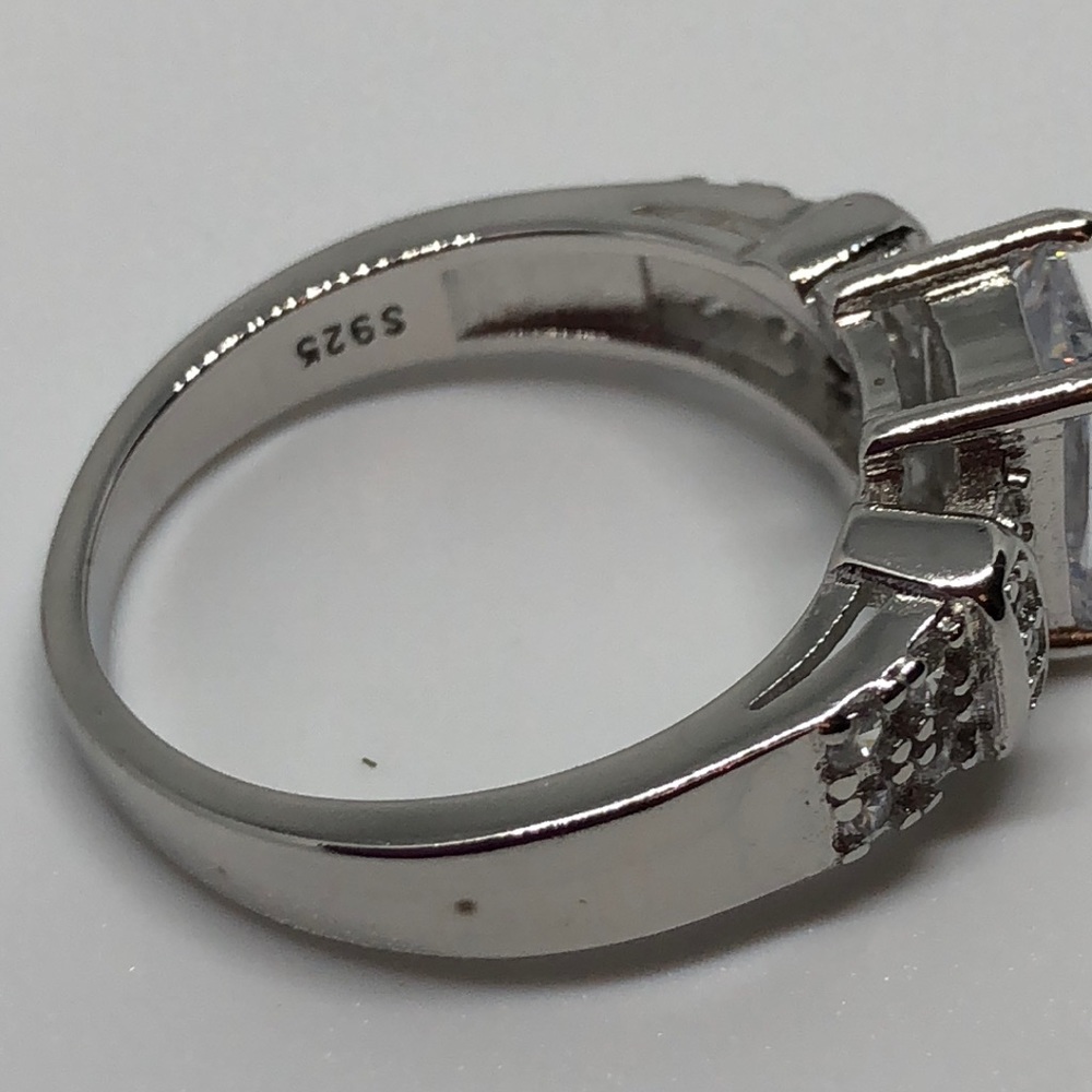 STERLING SILVER 925 stamped White CZ LUX RING SZ 8 - Picture 5 of 8